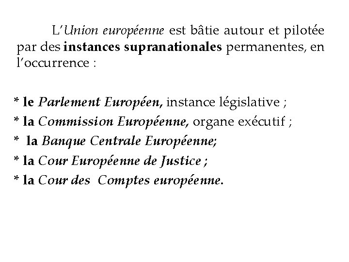  L’Union européenne est bâtie autour et pilotée par des instances supranationales permanentes, en