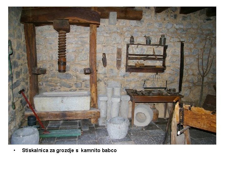 • Stiskalnica za grozdje s kamnito babco • Stiskalnica za grozdje s kamnito babco