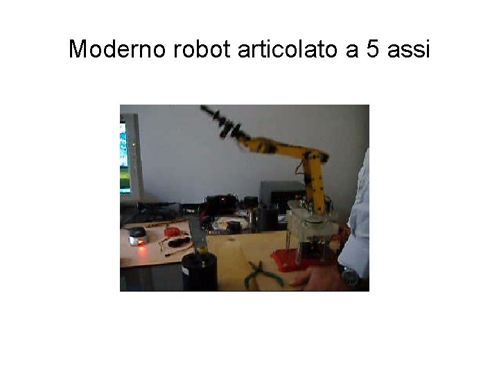 Moderno robot articolato a 5 assi 