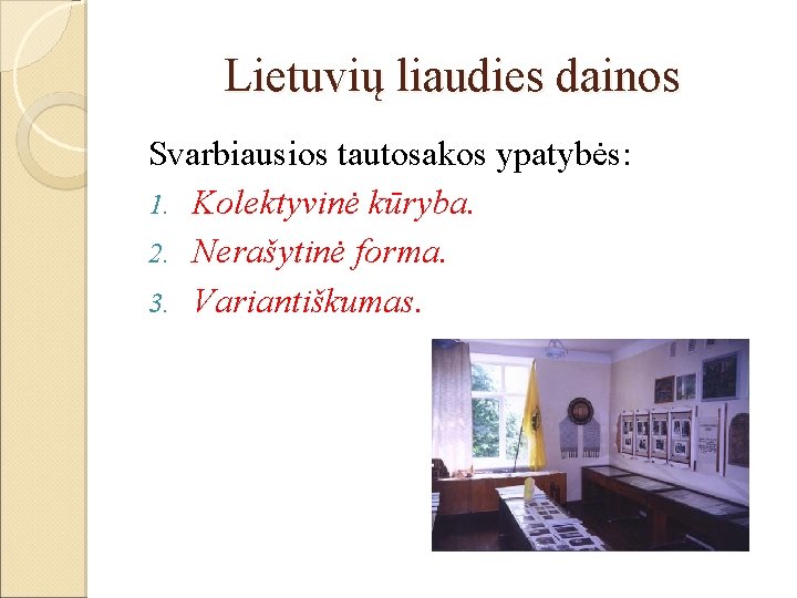 Lietuvių liaudies dainos Svarbiausios tautosakos ypatybės: 1. Kolektyvinė kūryba. 2. Nerašytinė forma. 3. Variantiškumas.