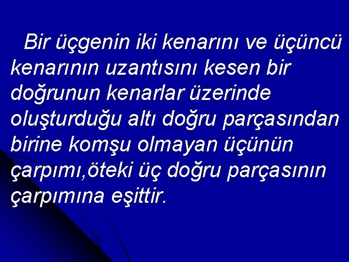 Bir üçgenin iki kenarını ve üçüncü kenarının uzantısını kesen bir doğrunun kenarlar üzerinde oluşturduğu