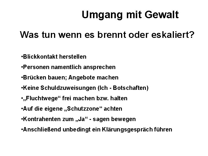 Umgang mit Gewalt Was tun wenn es brennt oder eskaliert? • Blickkontakt herstellen •