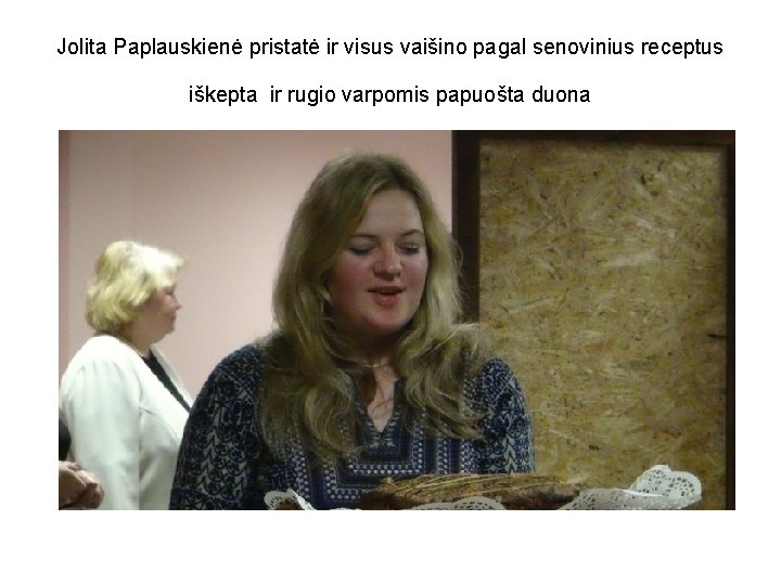 Jolita Paplauskienė pristatė ir visus vaišino pagal senovinius receptus iškepta ir rugio varpomis papuošta