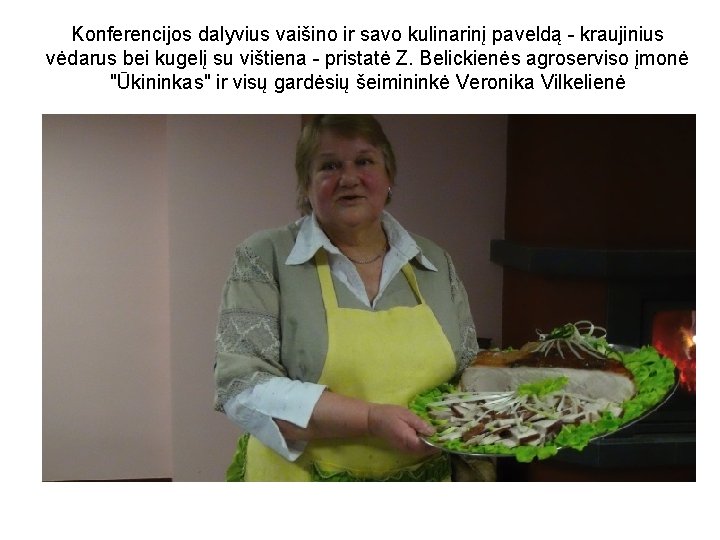 Konferencijos dalyvius vaišino ir savo kulinarinį paveldą - kraujinius vėdarus bei kugelį su vištiena