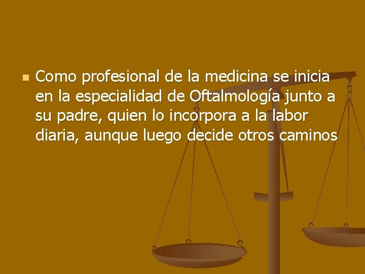 n Como profesional de la medicina se inicia en la especialidad de Oftalmología junto