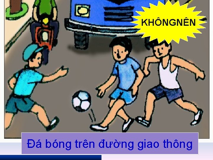 KHÔNGNÊN Đá bóng trên đường giao thông 