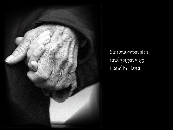 Sie umarmten sich und gingen weg; Hand in Hand. 