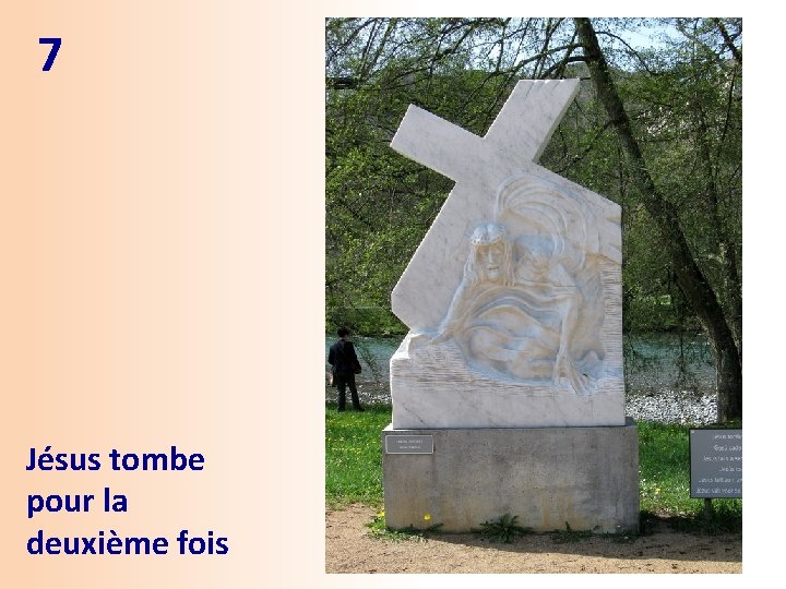 7 Jésus tombe pour la deuxième fois 