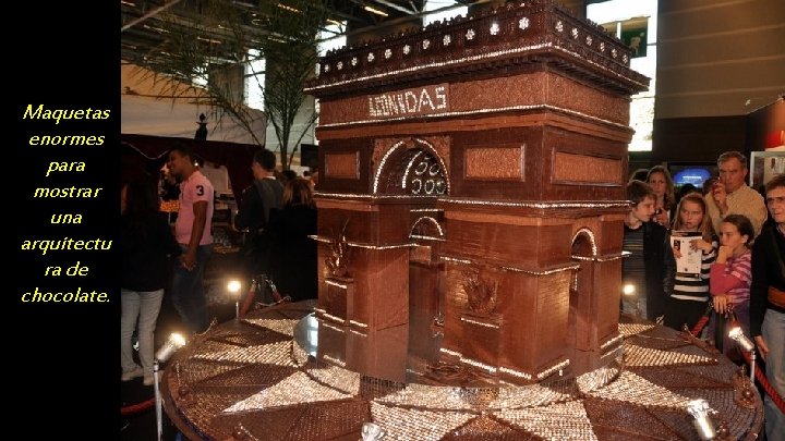 Maquetas enormes para mostrar una arquitectu ra de chocolate. 