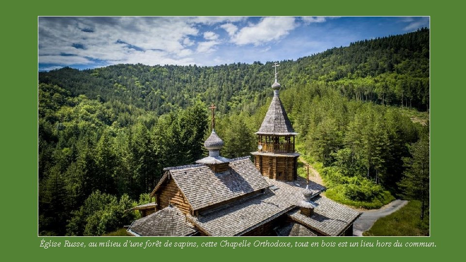 Église Russe, au milieu d’une forêt de sapins, cette Chapelle Orthodoxe, tout en bois