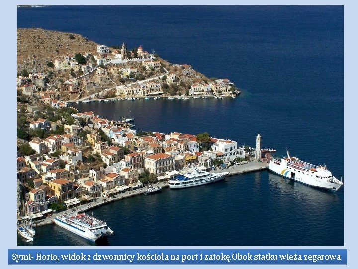 Symi- Horio, widok z dzwonnicy kościoła na port i zatokę. Obok statku wieża zegarowa