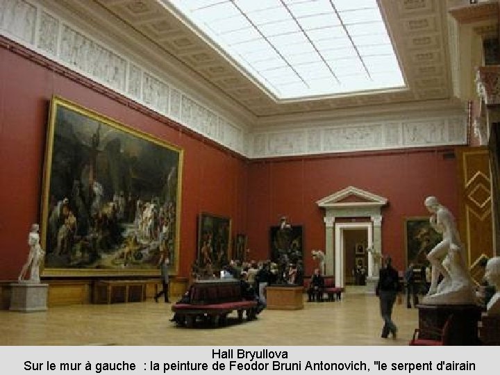 Hall Bryullova Sur le mur à gauche : la peinture de Feodor Bruni Antonovich,