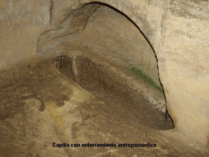Capilla con enterramiento antropomórfico 