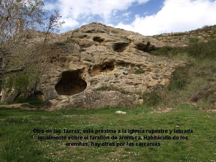 Otra de las lauras, está próxima a la iglesia rupestre y labrada igualmente sobre