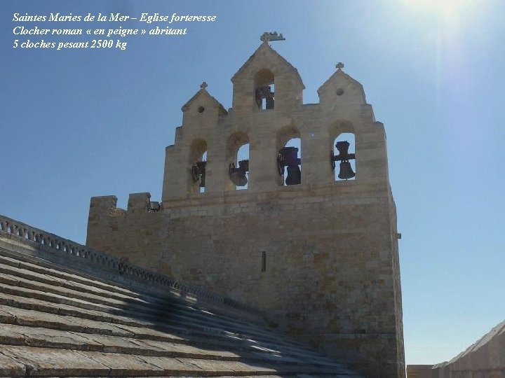 Saintes Maries de la Mer – Eglise forteresse Clocher roman « en peigne »