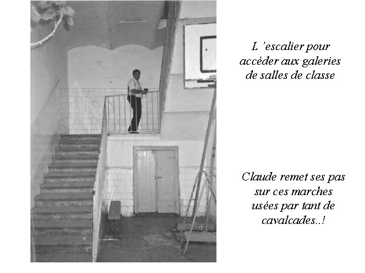 L ’escalier pour accéder aux galeries de salles de classe Claude remet ses pas