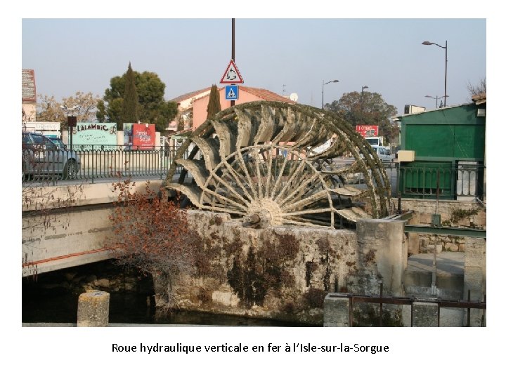 Roue hydraulique verticale en fer à l’Isle-sur-la-Sorgue 