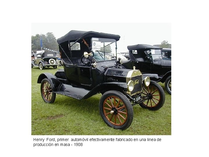 Henry Ford, primer automóvil efectivamente fabricado en una linea de producción en masa -