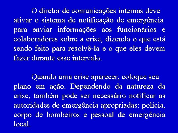 O diretor de comunicações internas deve ativar o sistema de notificação de emergência para
