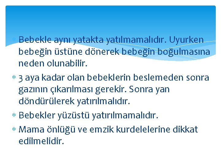  Bebekle aynı yatakta yatılmamalıdır. Uyurken bebeğin üstüne dönerek bebeğin boğulmasına neden olunabilir. 3