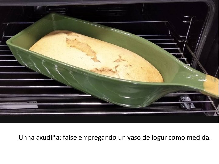 Unha axudiña: faise empregando un vaso de iogur como medida. 