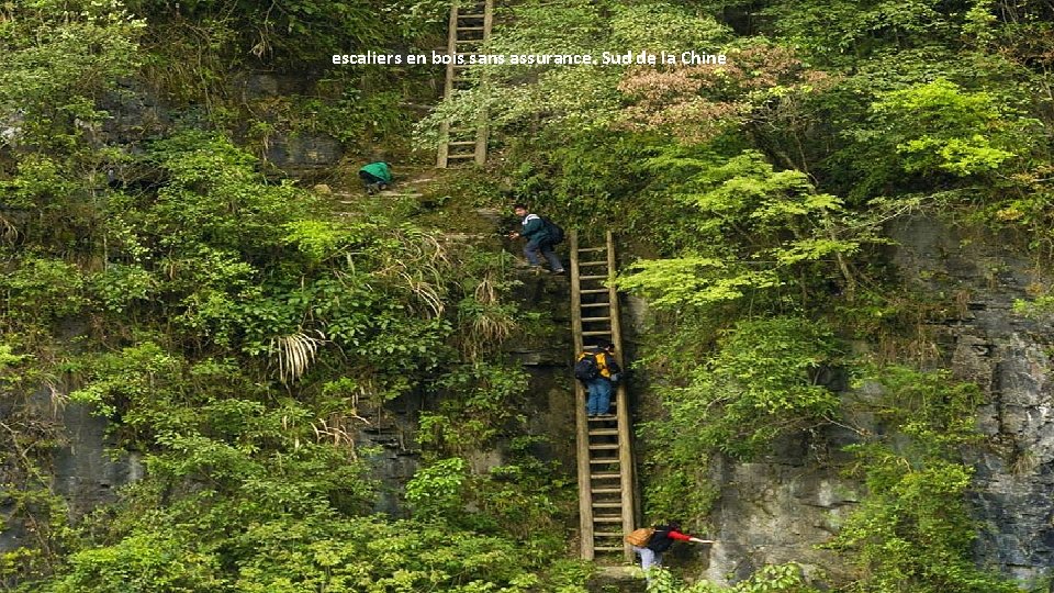 escaliers en bois sans assurance. Sud de la Chine 