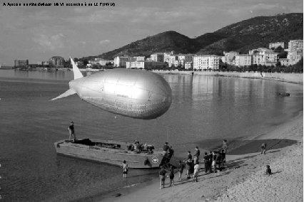 A Ajaccio, un Kite Balloon Mk VI accroché à un LCP (IWM) 