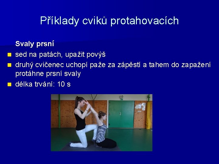 Příklady cviků protahovacích Svaly prsní n sed na patách, upažit povýš n druhý cvičenec