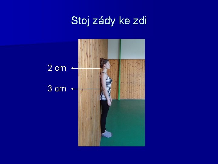 Stoj zády ke zdi 2 cm 3 cm 