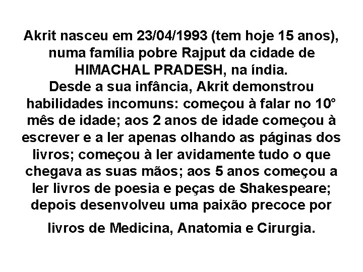 Akrit nasceu em 23/04/1993 (tem hoje 15 anos), numa família pobre Rajput da cidade