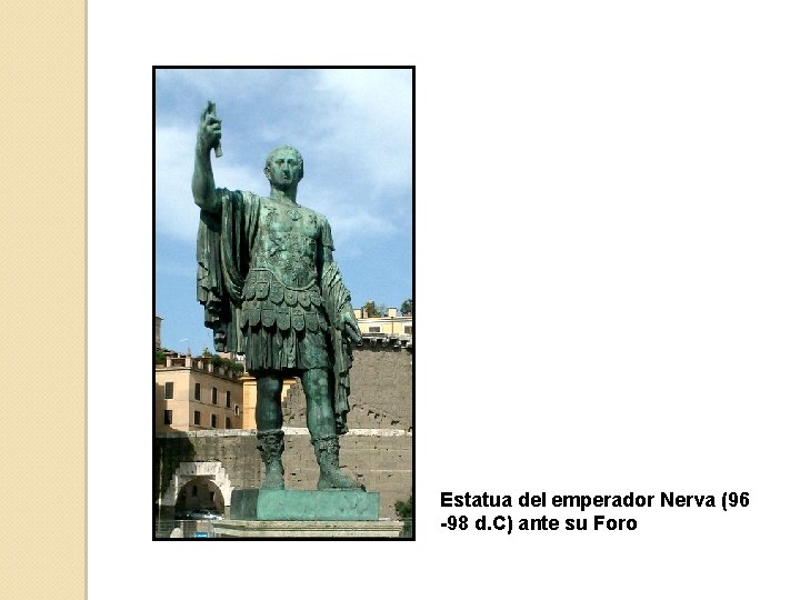 Estatua del emperador Nerva (96 -98 d. C) ante su Foro 