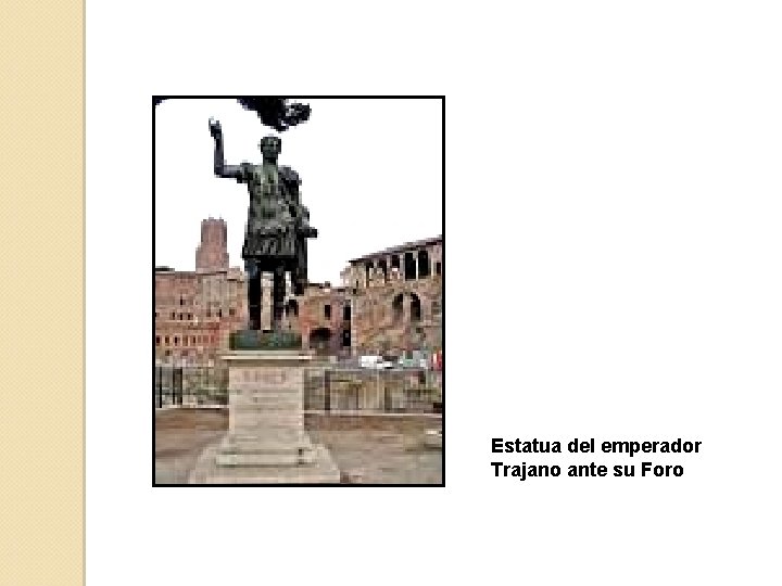 Estatua del emperador Trajano ante su Foro 