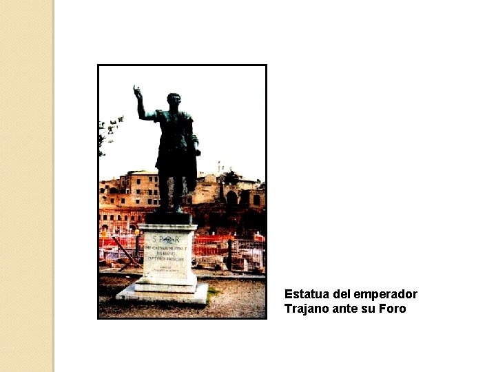 Estatua del emperador Trajano ante su Foro 