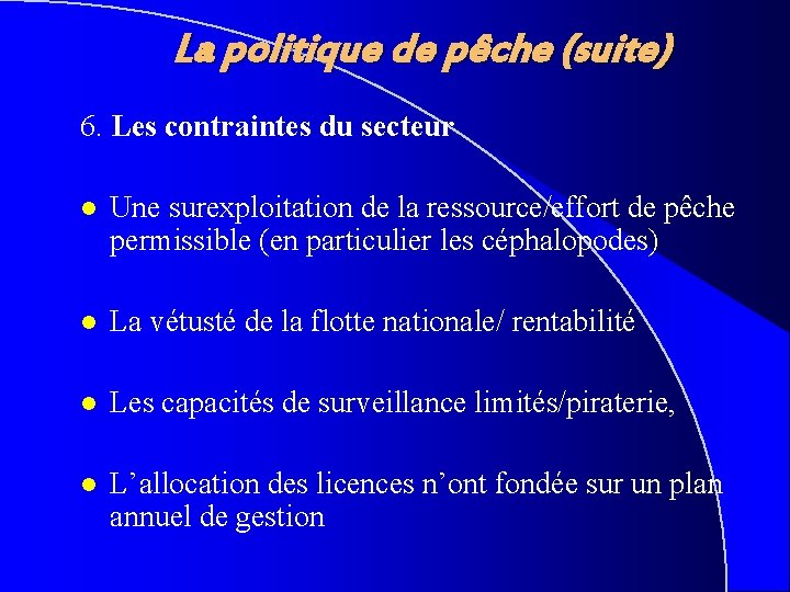 La politique de pêche (suite) 6. Les contraintes du secteur l Une surexploitation de