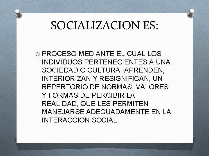 SOCIALIZACION ES: O PROCESO MEDIANTE EL CUAL LOS INDIVIDUOS PERTENECIENTES A UNA SOCIEDAD O