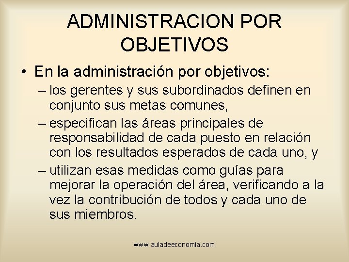 ADMINISTRACION POR OBJETIVOS • En la administración por objetivos: – los gerentes y sus
