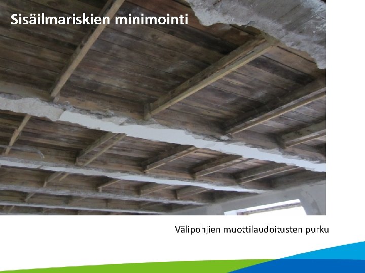 Sisäilmariskien minimointi Välipohjien muottilaudoitusten purku 