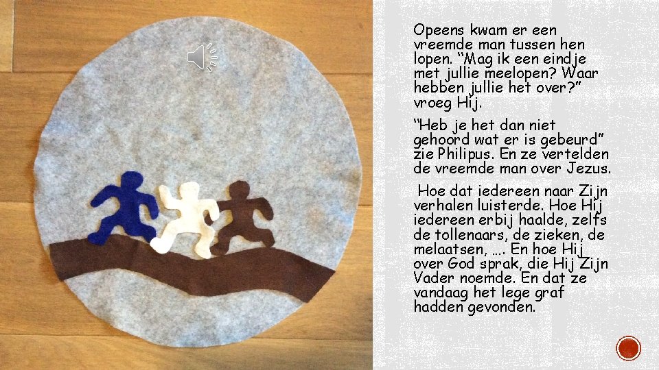 Opeens kwam er een vreemde man tussen hen lopen. “Mag ik een eindje met Opeens kwam er een vreemde man tussen hen lopen. “Mag ik een eindje met