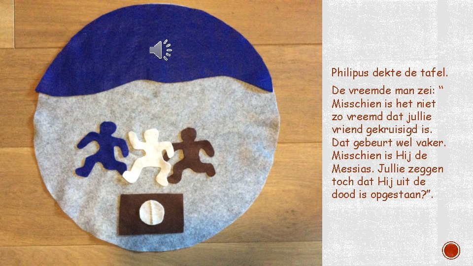 Philipus dekte de tafel. De vreemde man zei: “ Misschien is het niet zo Philipus dekte de tafel. De vreemde man zei: “ Misschien is het niet zo