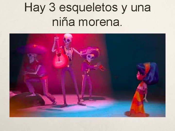 Hay 3 esqueletos y una niña morena. 