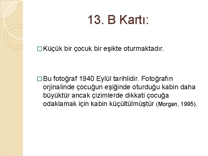 13. B Kartı: � Küçük � Bu bir çocuk bir eşikte oturmaktadır. fotoğraf 1940