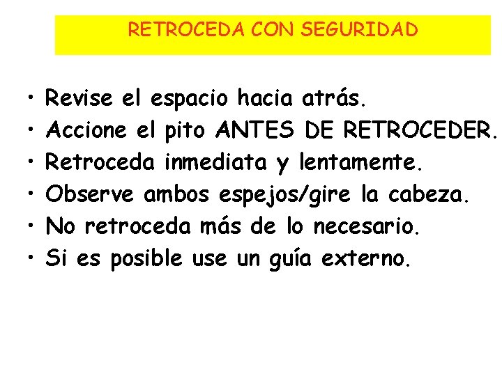 RETROCEDA CON SEGURIDAD • • • Revise el espacio hacia atrás. Accione el pito