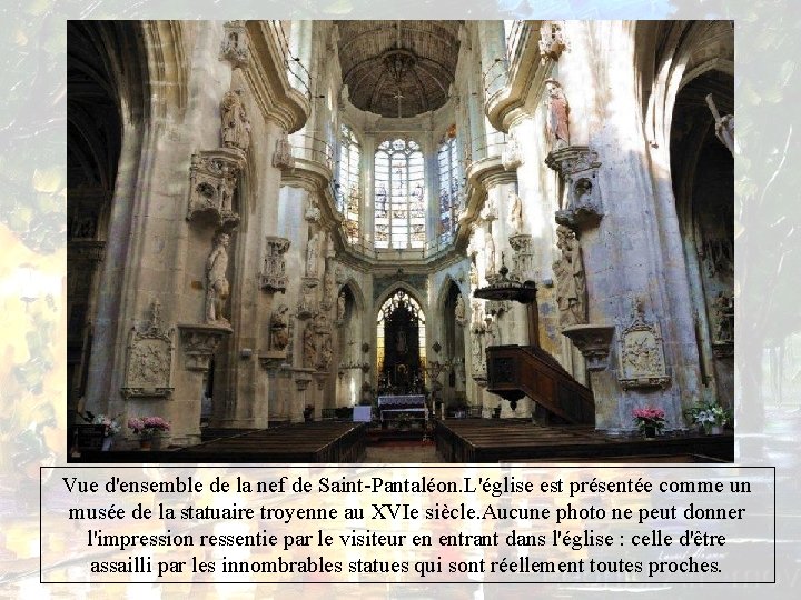 Vue d'ensemble de la nef de Saint-Pantaléon. L'église est présentée comme un musée de