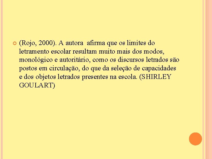  (Rojo, 2000). A autora afirma que os limites do letramento escolar resultam muito