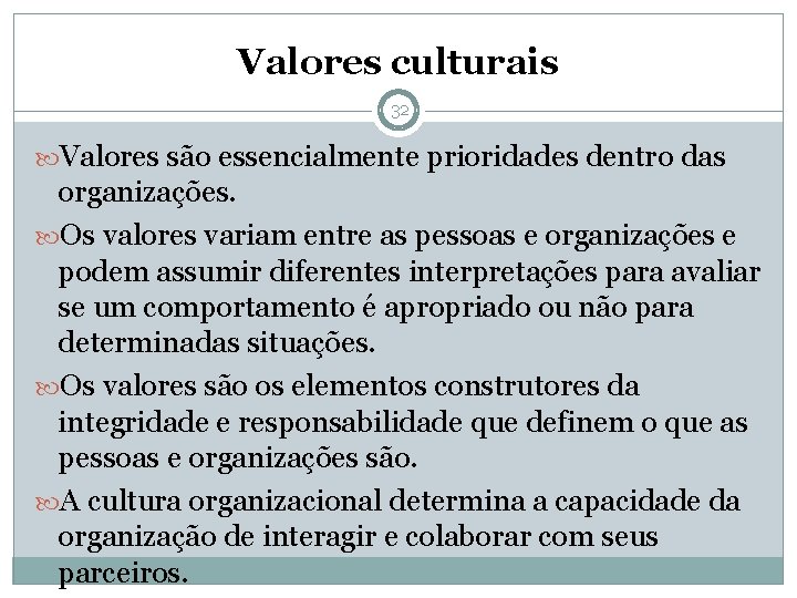 Valores culturais 32 Valores são essencialmente prioridades dentro das organizações. Os valores variam entre