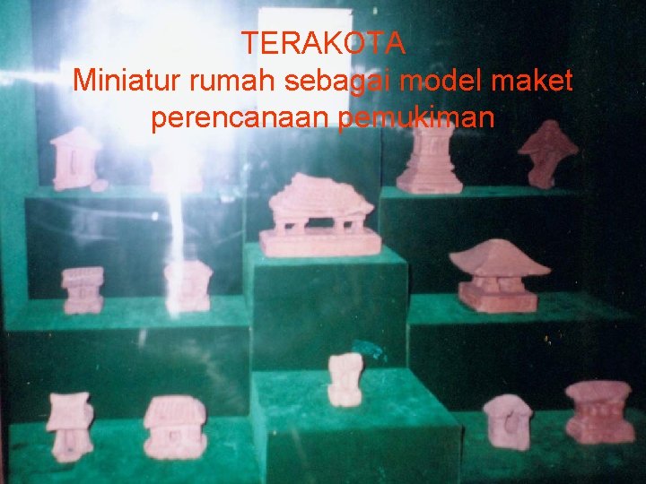 TERAKOTA Miniatur rumah sebagai model maket perencanaan pemukiman 