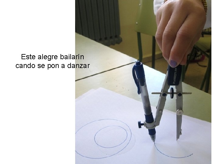 Este alegre bailarín cando se pon a danzar 