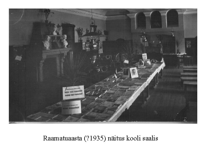 Raamatuaasta (? 1935) näitus kooli saalis 