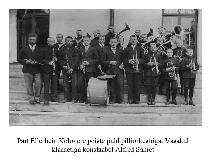 Pärt Ellerhein Kolovere poiste puhkpilliorkestriga. Vasakul klarnetiga konstaabel Alfred Samet 