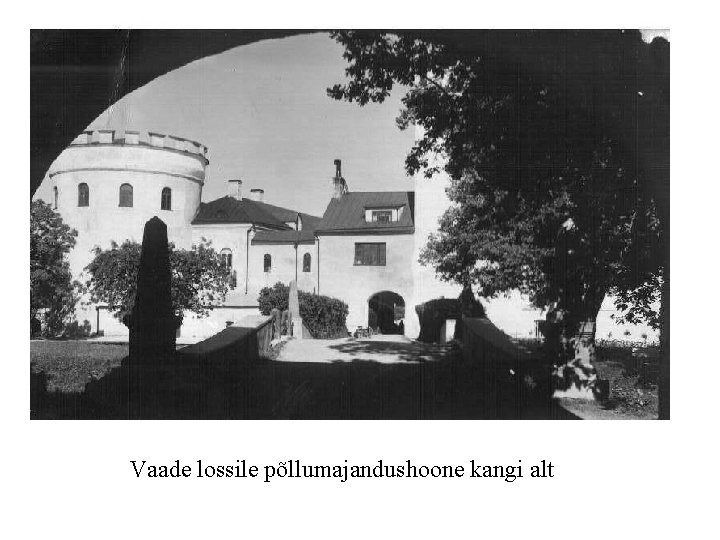 Vaade lossile põllumajandushoone kangi alt 